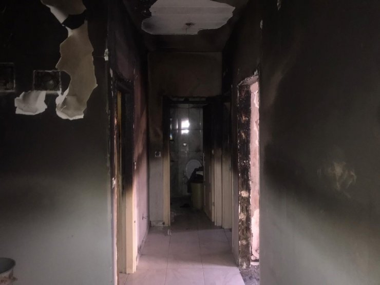 Yangında evi kül olan adam yetkililerden yardım istedi