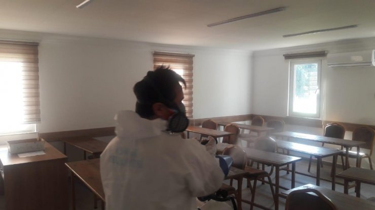 Kemer’de korona virüse karşı dezenfekte çalışmaları