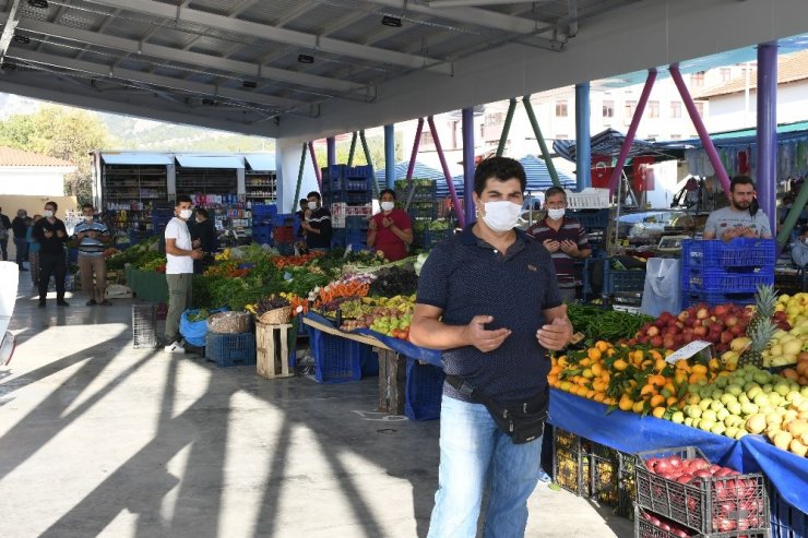 Kemer’in ilk kapalı pazar yeri Kuzdere’de hizmete girdi