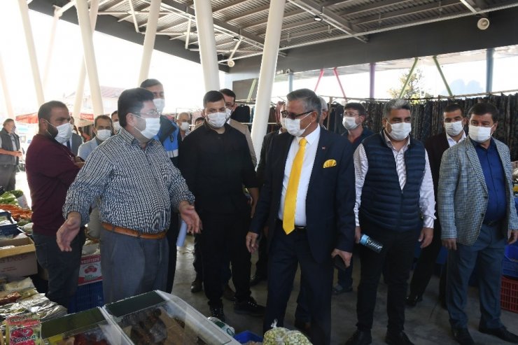 Kemer’in ilk kapalı pazar yeri Kuzdere’de hizmete girdi