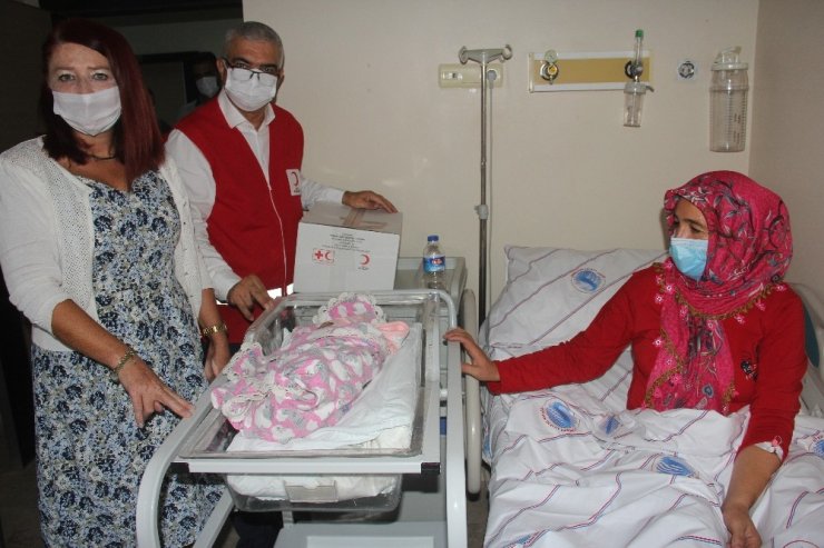 Kızılay’dan yeni doğanlara yardım