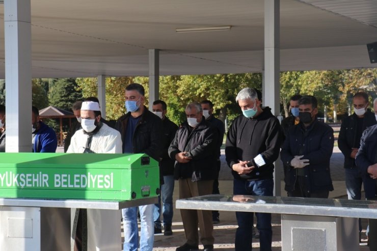 Kocası tarafından öldürülen kadın gözyaşlarıyla defnedildi