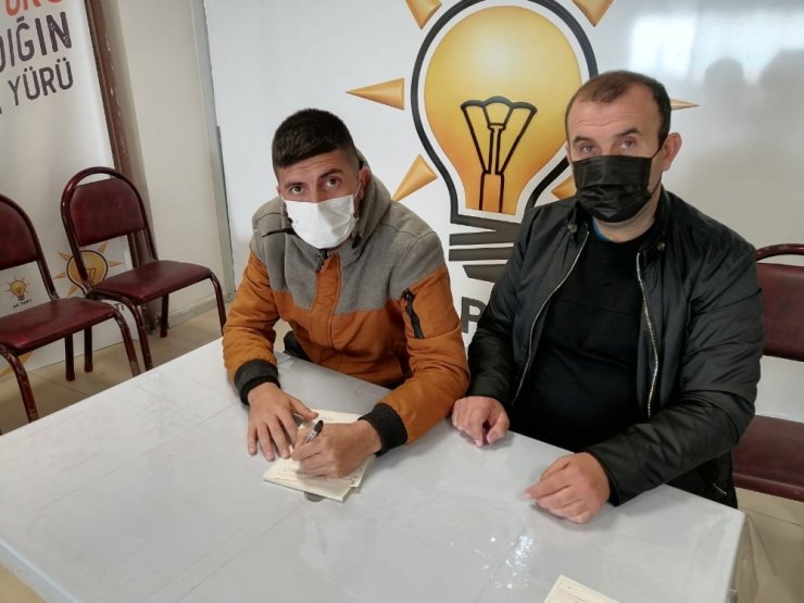 Köylerde kapı kapı dolaşıp AK Parti’ye üye yaptı