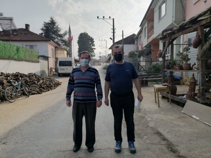 Köylerde kapı kapı dolaşıp AK Parti’ye üye yaptı