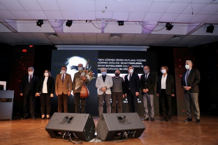 10 Kasım’da Ata’nın sevdiği şarkılar, Küçükçekmece’de yankılandı