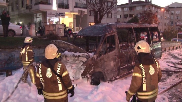 Maltepe’de minibüs alev alev yandı, faciadan dönüldü