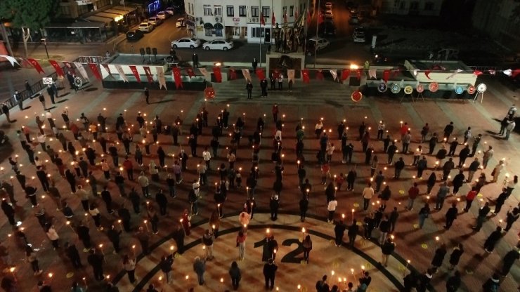 Manavgat’ta meşaleler Atatürk için yandı