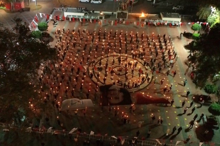 Manavgat’ta meşaleler Atatürk için yandı