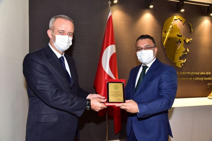 İzmir depreminde görev alan daire başkanlıklarına teşekkür plaketi