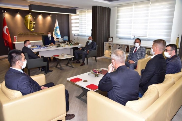 İzmir depreminde görev alan daire başkanlıklarına teşekkür plaketi