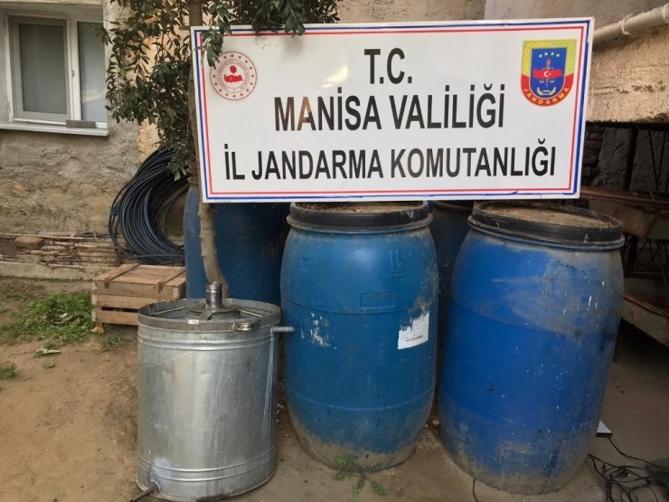 Manisa’da 4 bin 700 litre sahte içki ele geçirildi