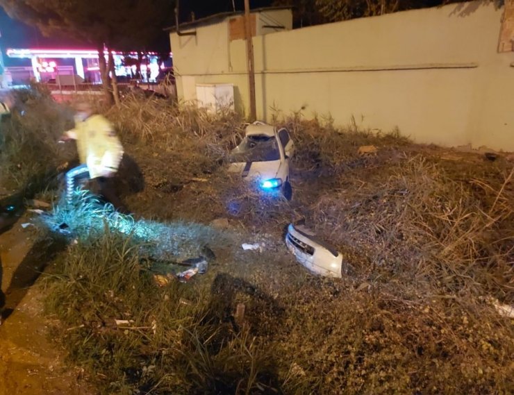 Manisa’da otomobil karşı şeride geçip tıra çarptı: 1 ölü