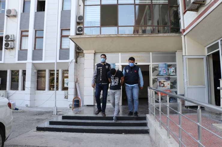 Yemek ve tatlı ısmarlayıp dolandırdı