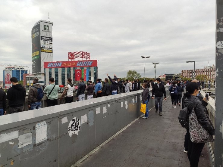 E-5’te Ata’ya saygı duruşu havadan görüntülendi