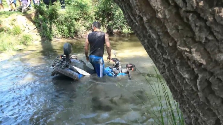 ’Geçerim’ dedi ama 1 metre gidemeden çakıldı kaldı