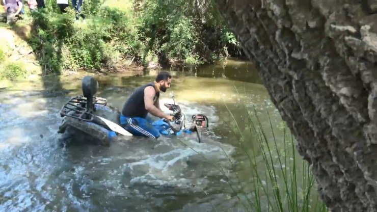 ’Geçerim’ dedi ama 1 metre gidemeden çakıldı kaldı