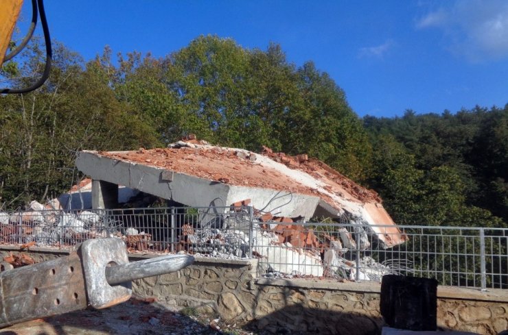 Osmangazi’de kaçak yapılar tek tek yıkılıyor