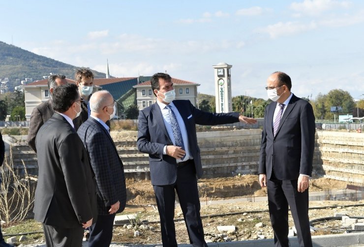 İş adamlarından Osmangazi Meydanı’na tam not