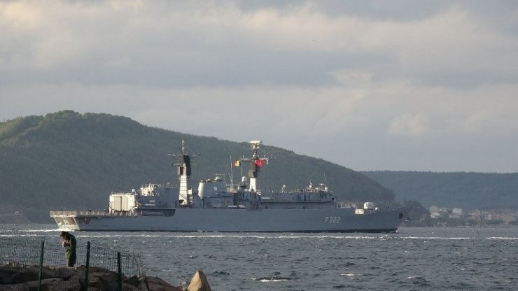 Romanya savaş gemisi Çanakkale Boğazı’ndan geçti