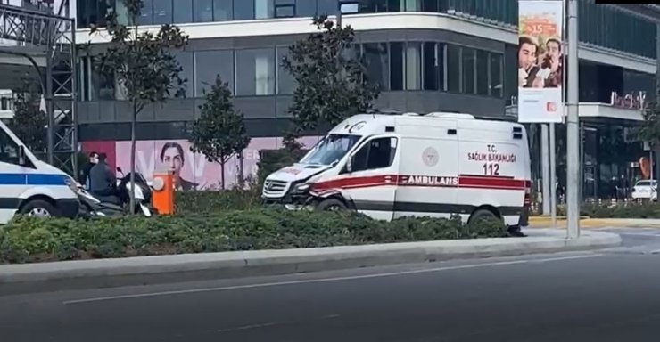 Sarıyer’de ambulans kaldırıma çıktı: 1 yaralı