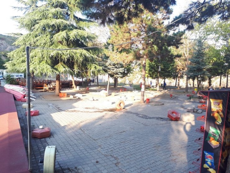 Şeyh Edebali Türbesine gelen milyonlarca kişi ne bir çay içecek ne de bir gözleme yiyebilecek