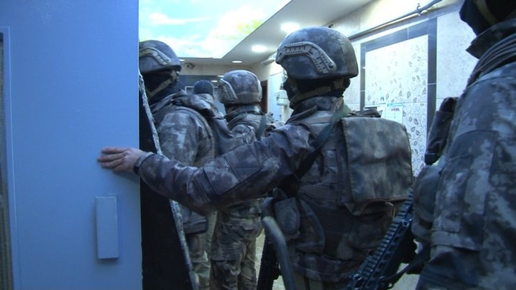 İstanbul’da uyuşturucu tacirlerine şafak operasyonu