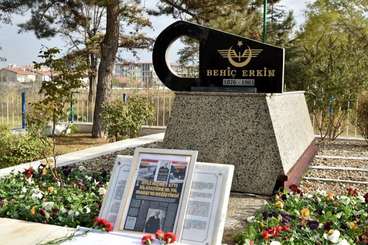 Behiç Erkin ölümünün 59. yıldönümünde kabri başında anıldı