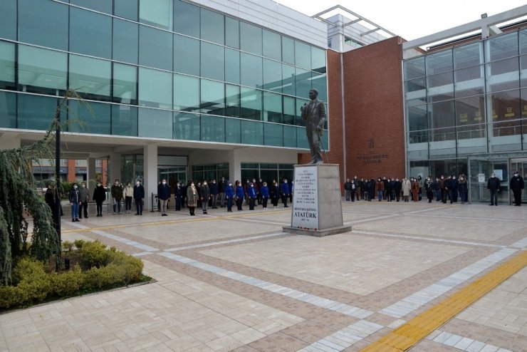 Tepebaşı personelinden Ata’ya saygı duruşu