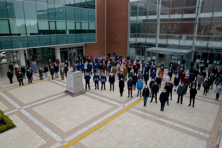 Tepebaşı personelinden Ata’ya saygı duruşu