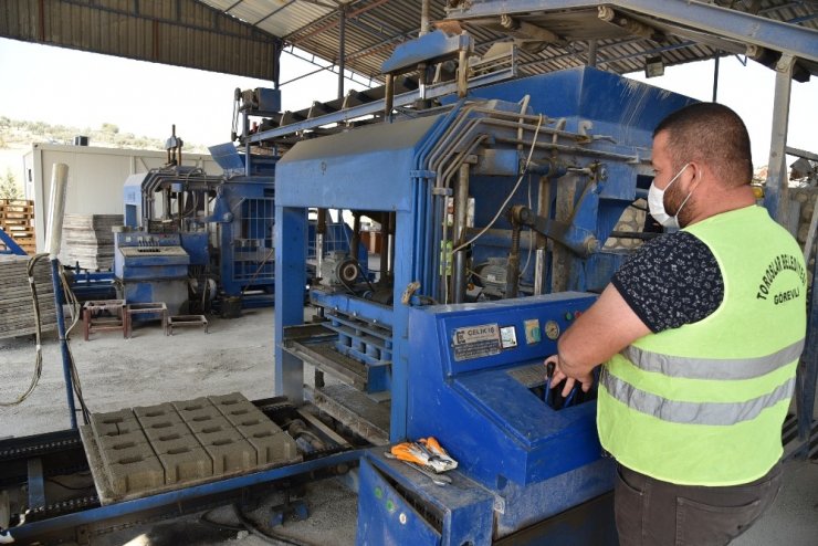 Toroslar’da kilit parke üretim tesisi ile maliyet yüzde 35 azaldı