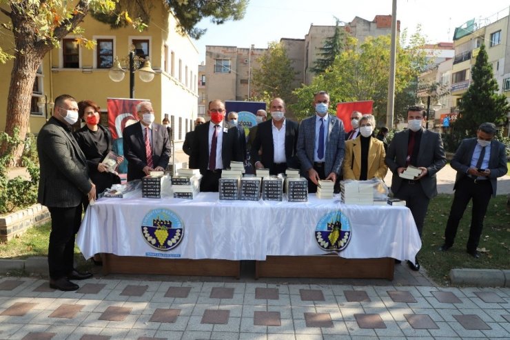 Başkan Akın’dan nutuk hediyesi