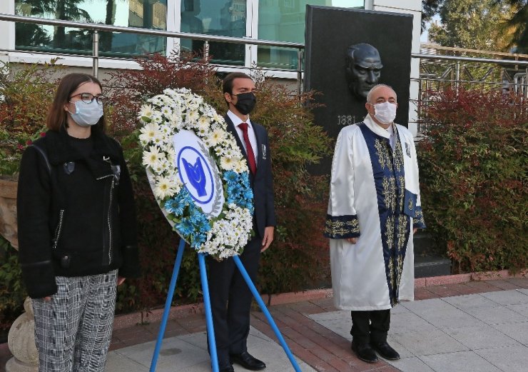 Rektör Dinçer: "Atatürk, gençlere hep güvendi, çok değer verdi"