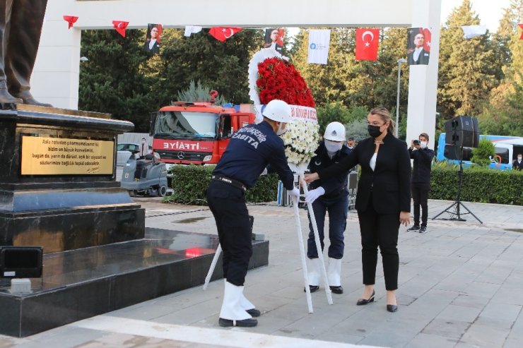 Büyükşehir personeli Ata’yı saygıyla andı
