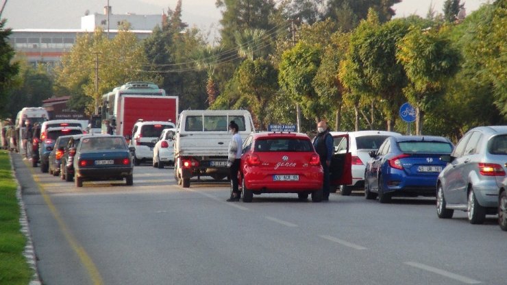 Araçlarından inip Ata’yı andılar