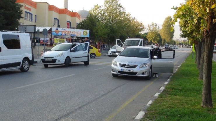 Araçlarından inip Ata’yı andılar