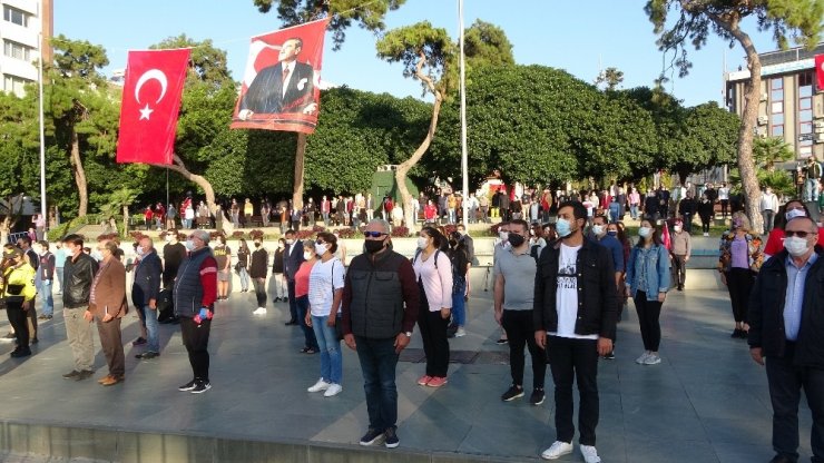 Antalya’da sosyal mesafeli 10 Kasım töreni