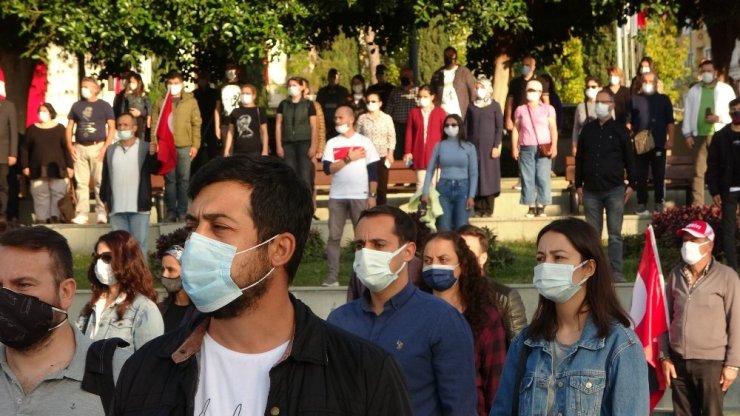 Antalya’da sosyal mesafeli 10 Kasım töreni