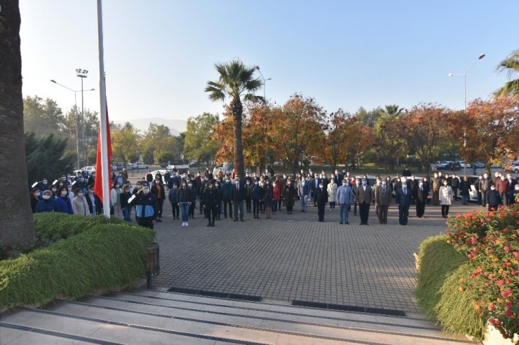 Salihli Belediye personelinden Ata’ya saygı duruşu