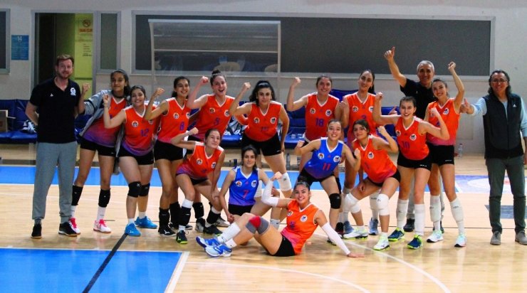 Büyükşehir Kadınlar Voleybol Takımı yoluna yenilgisiz devam ediyor