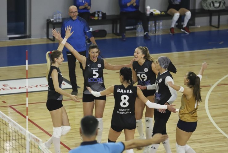 Nevşehir Belediyespor Kadın Voleybol Takımı, TED Ankara engelini aştı