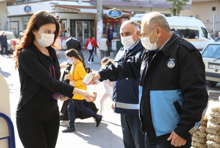 Vakaların arttığı İzmir’de pazar yerlerindeki denetimler sıklaştırıldı