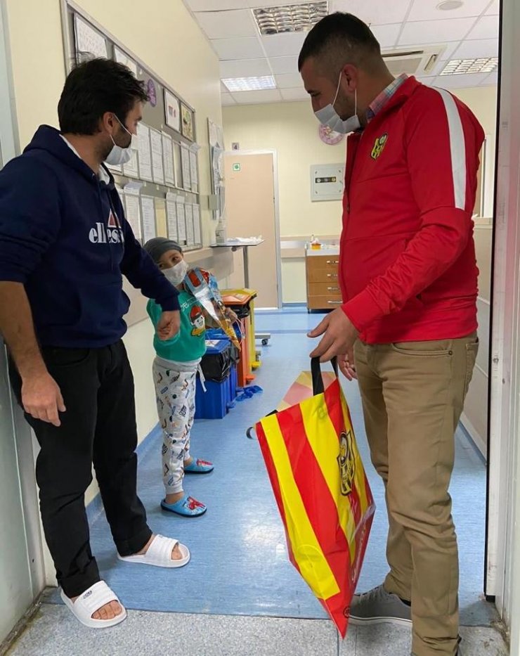 Taraftarlardan lösemili çocuklara moral