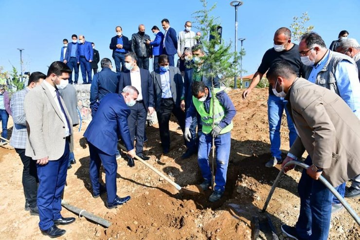 Yeşilyurt’ta bin 444 adet fidan desteği
