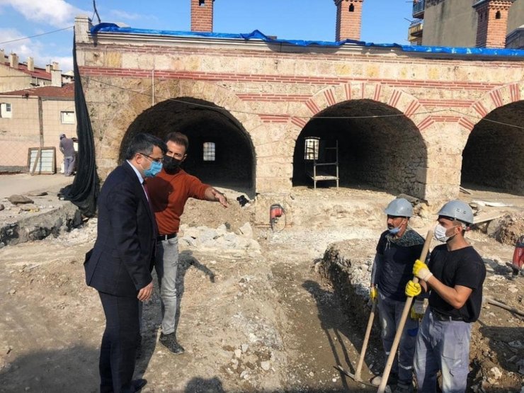 Molla Yegan özüne dönüyor