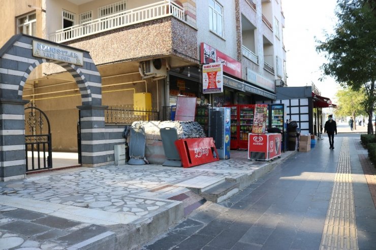 Pişkinliğin bu kadarına da pes: Yolda yürüyen kızın yüzüne tükürmüştü, geri dönüp görüntüsünü izlemiş