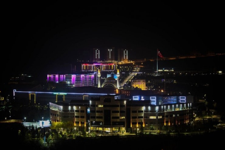 Karabük’te yurt ışıkları “ATA” için yandı