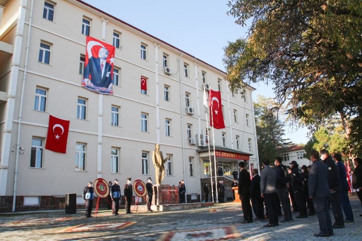 Yunak’ta Atatürk ebediyete intikalinin 82’ici yıldönümünde anıldı