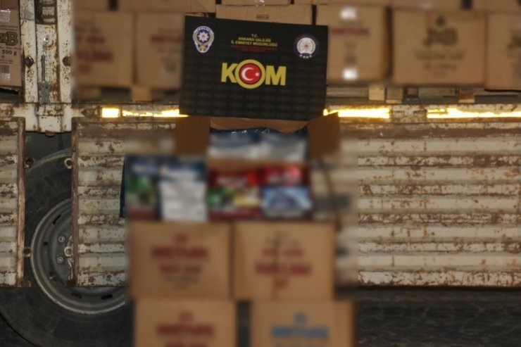 Ankara polisi iki tırda 6 ton 665 kilo kaçak tütün ele geçirdi