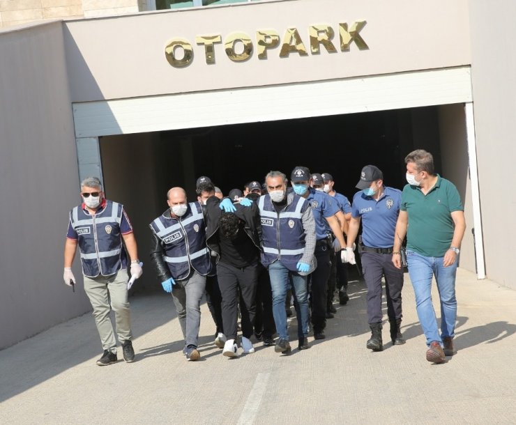 Semt pazarında 4 kişinin yaralandığı silahlı kavgaya 19 gözaltı