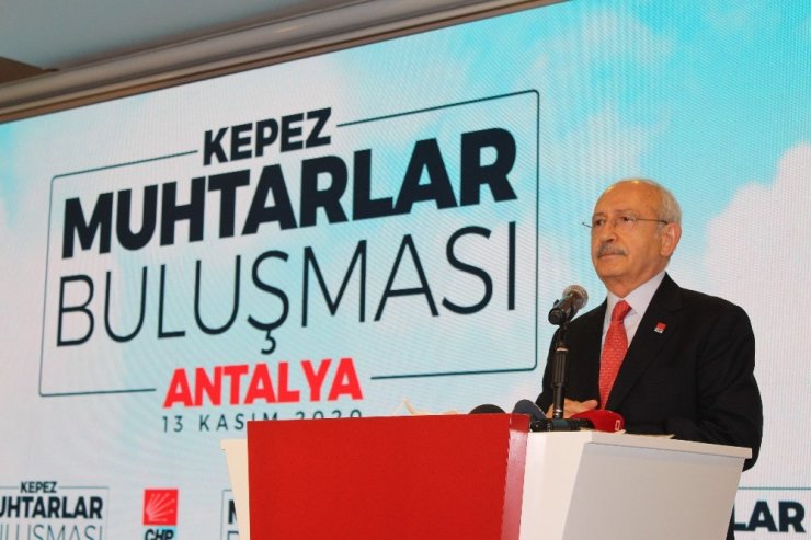 Kılıçdaroğlu, Antalya’da muhtarlarla buluştu